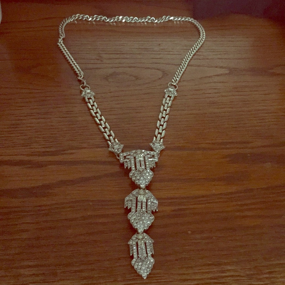 Beautiful 3 way necklace with detachable pendent.